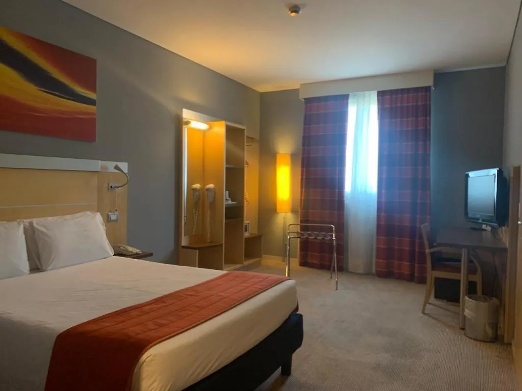 The Bergamo West Motel Моццо